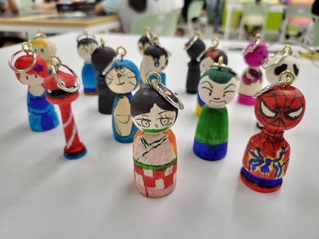 Aktionfiguren aus Holz gemacht mit PLAYmake