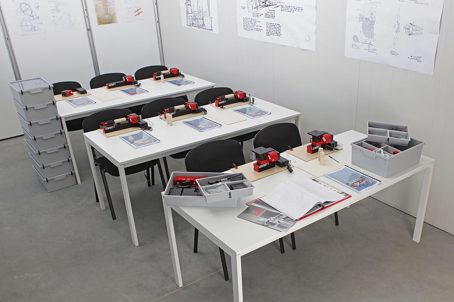 unimat grundschulset klassenraum mit 8 aufgebauten Maschinen