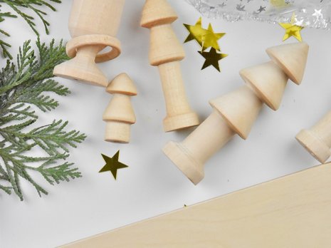 Weihnachtsbäume aus Holz