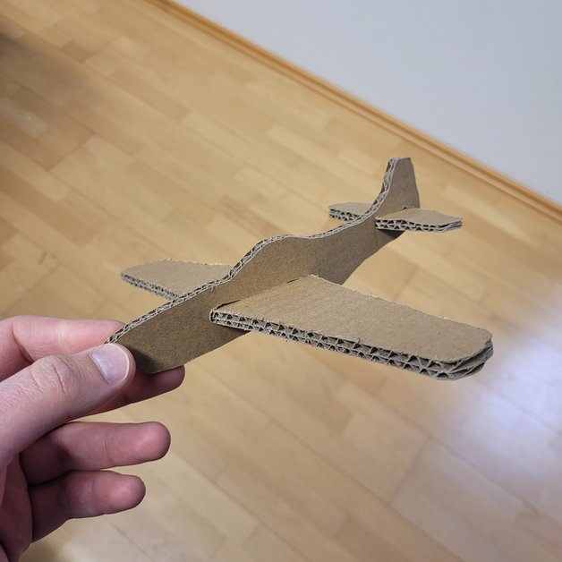 Flugzeug aus Karton