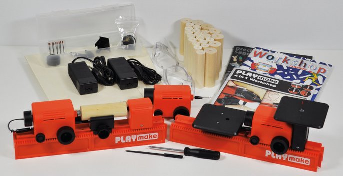 Inhalt des PLAYmake Kindergartensets mit aufgebauten Maschinen und Material
